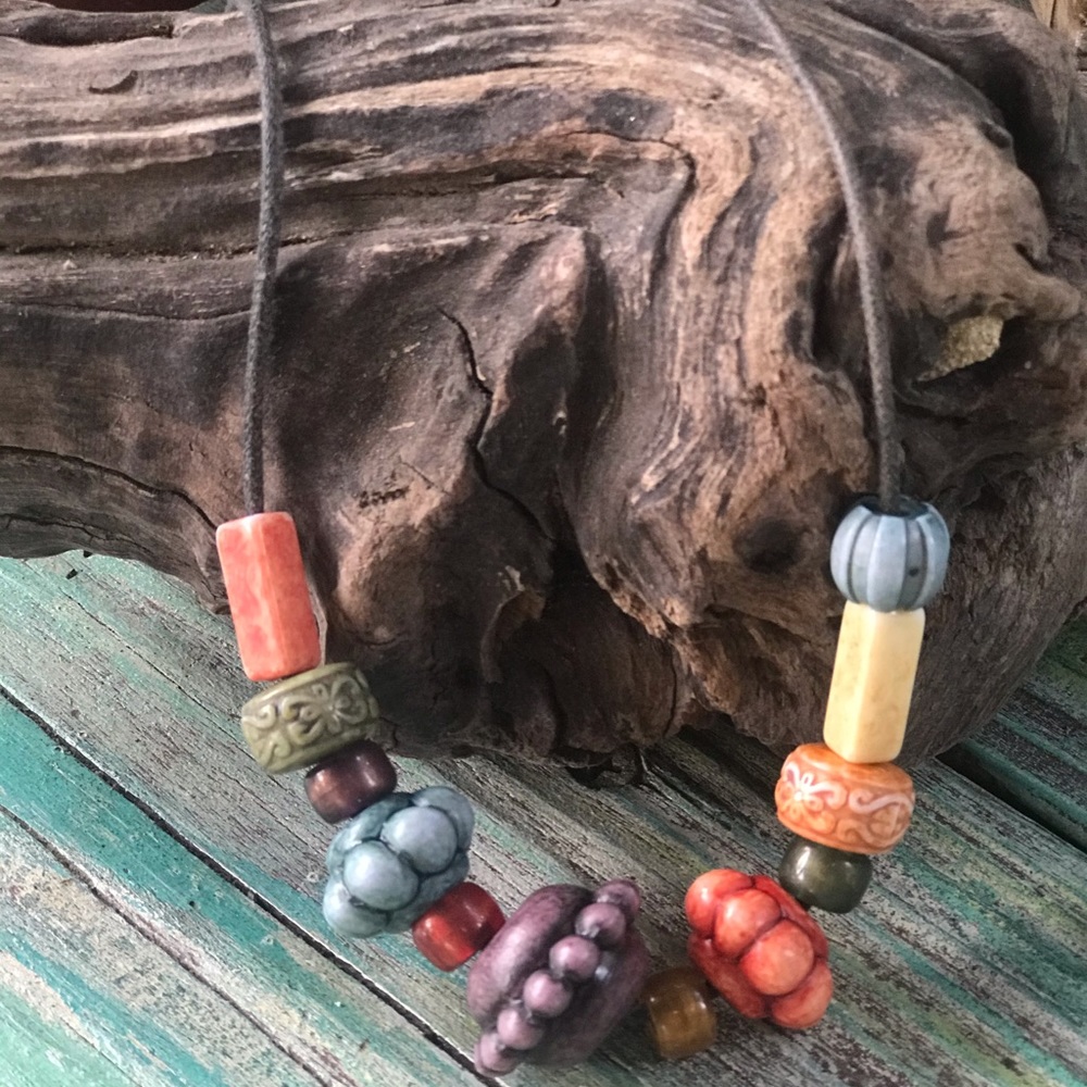 🦋Fun and Funky little multi colored necklace